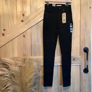 NWT black Levi’s
